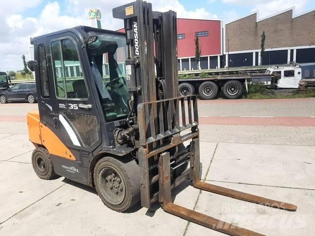 Doosan D 35 C-7 Stivuitor diesel