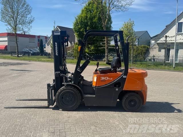 Doosan D30 Plus Stivuitor diesel