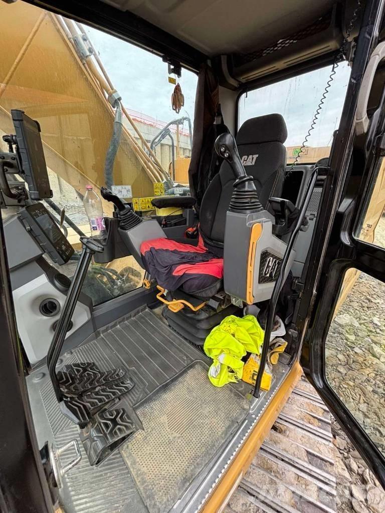 CAT 320 Excavatoare pe șenile
