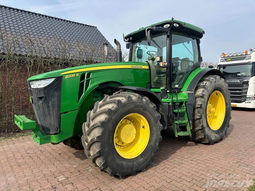 John Deere 8335R Tractoare