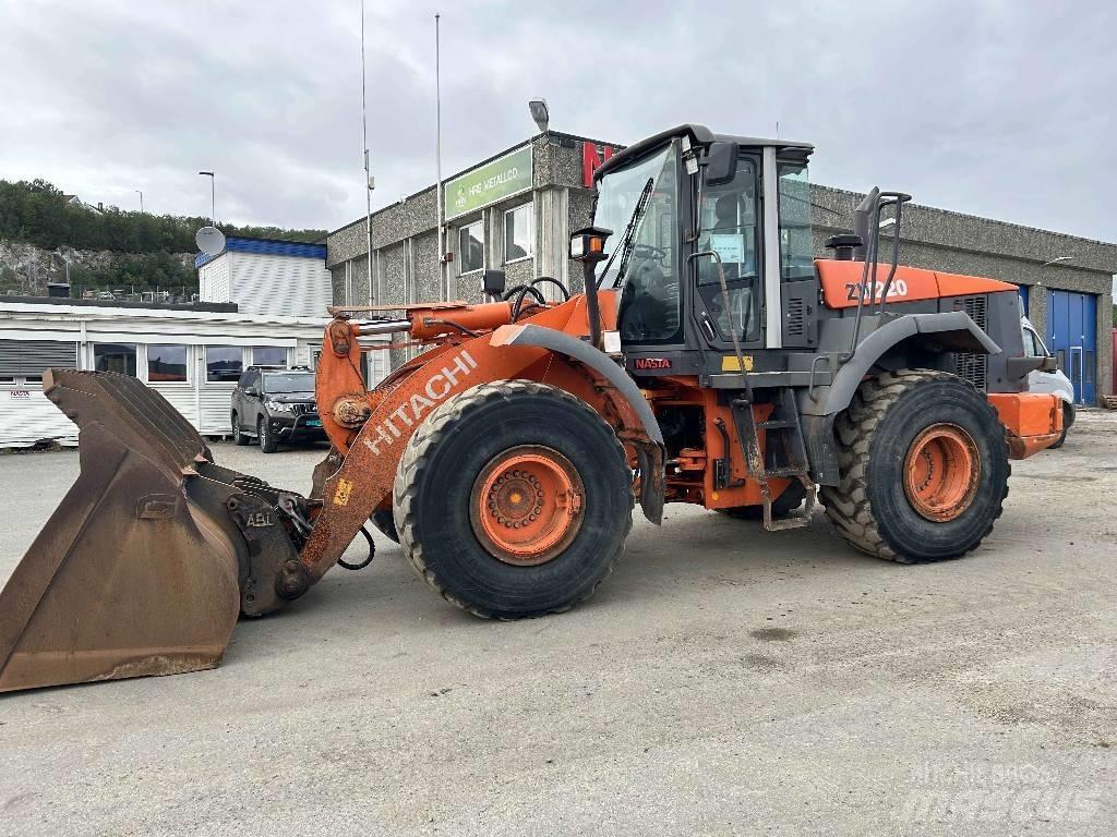 Hitachi ZW 220 Incarcator pe pneuri