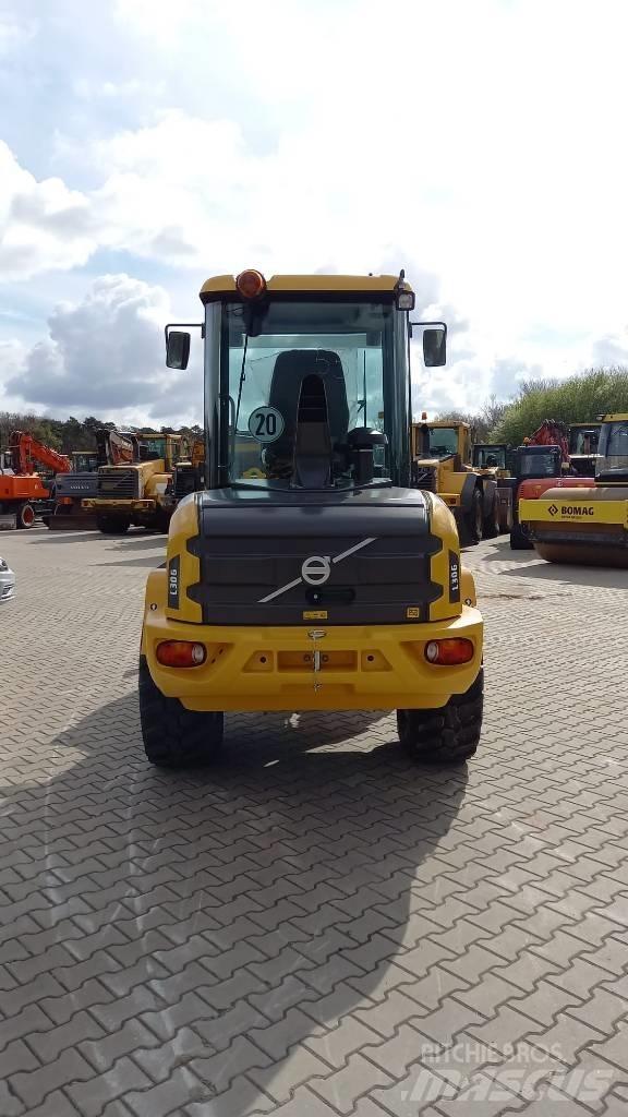 Volvo L 30 G Incarcator pe pneuri