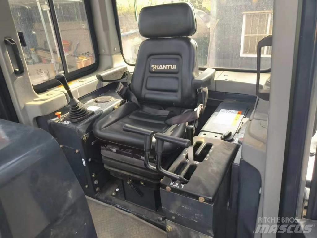 Shantui SD 16 Buldozere pe senile
