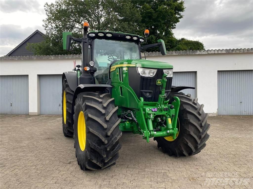 John Deere 6R 215 Tractoare