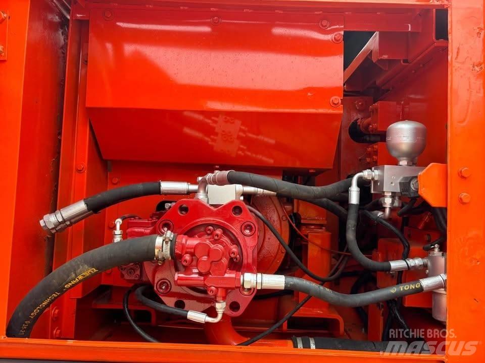 Doosan DX 225 LCA Excavatoare pe șenile
