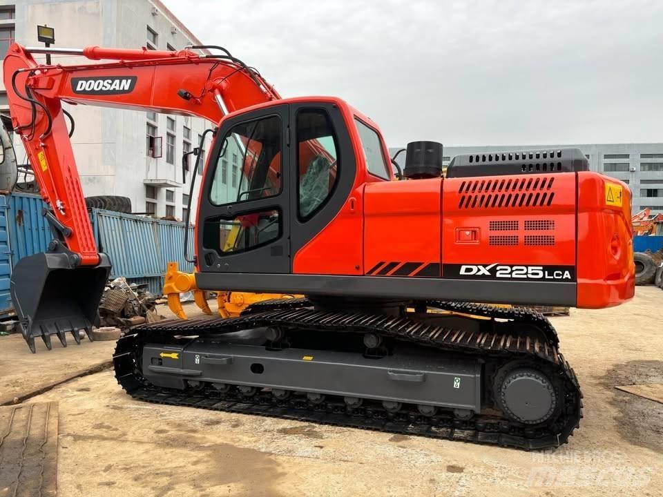 Doosan DX 225 LCA Excavatoare pe șenile
