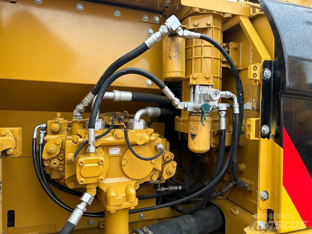 CAT 320 Excavatoare pe șenile
