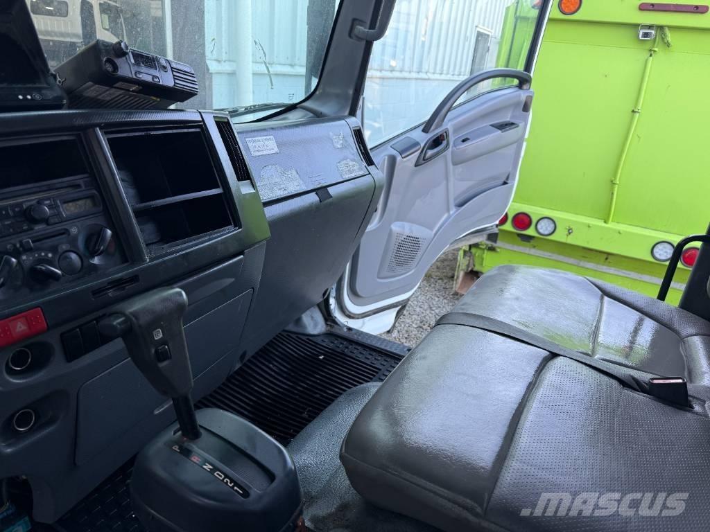 Isuzu NRR Camion de deseuri