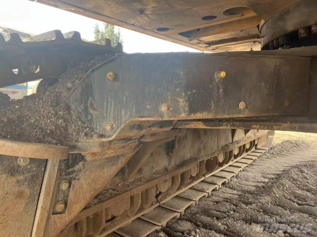 CAT 374 Excavatoare pe șenile

