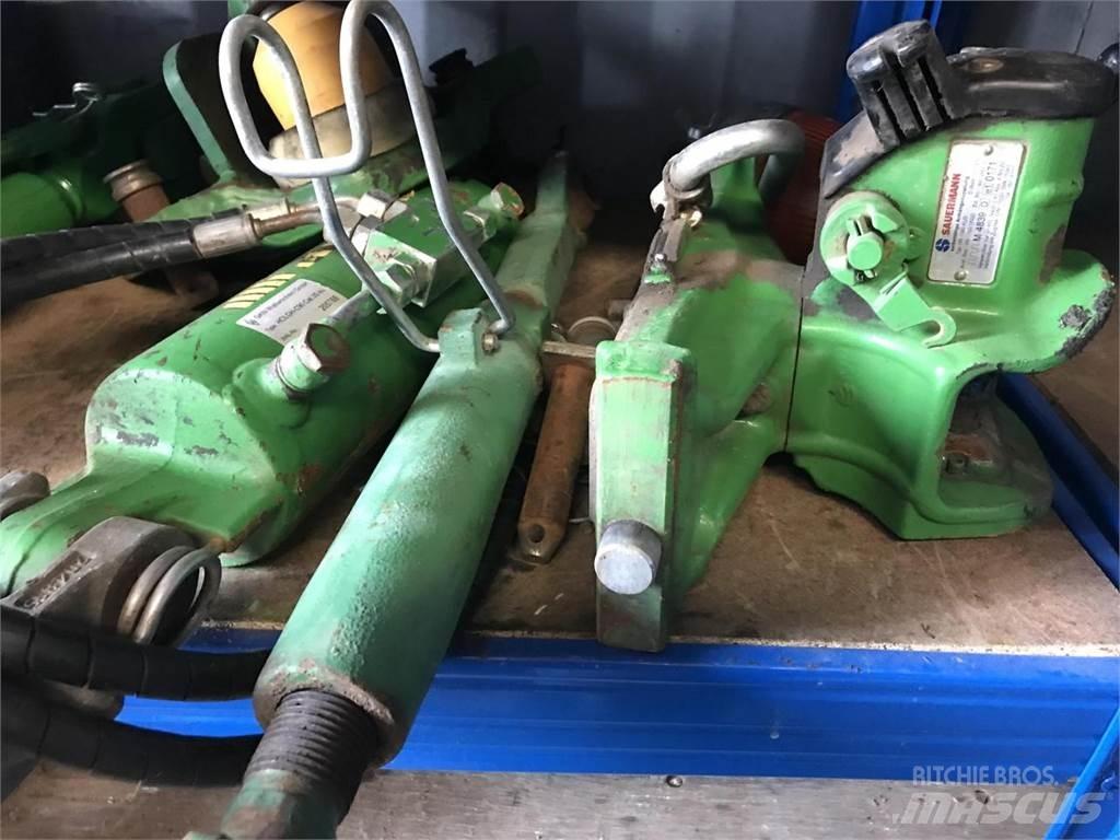 John Deere 6215R Tractoare