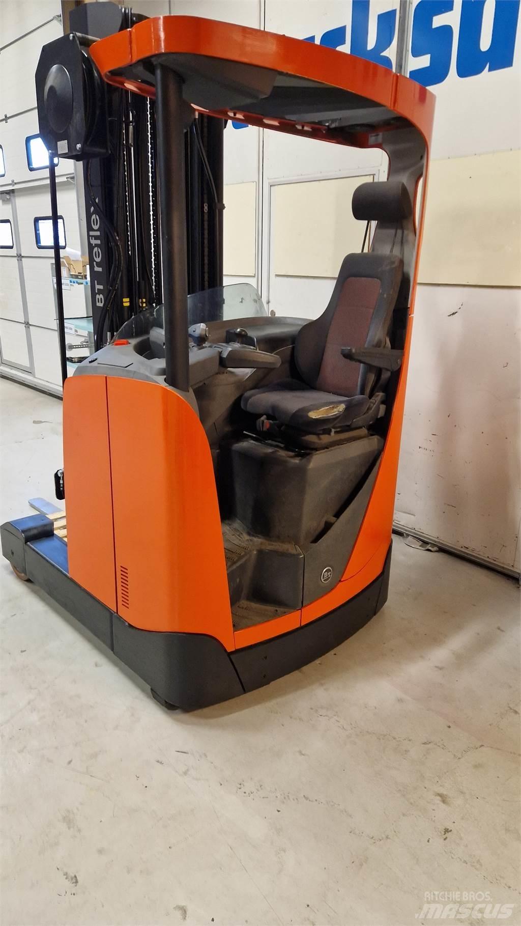 BT RRE140E Stivuitor cu catarg retractabil