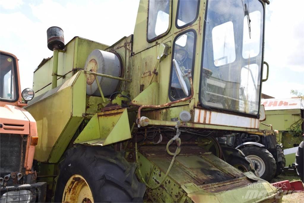 CLAAS Dominator 80 Combine de secerat