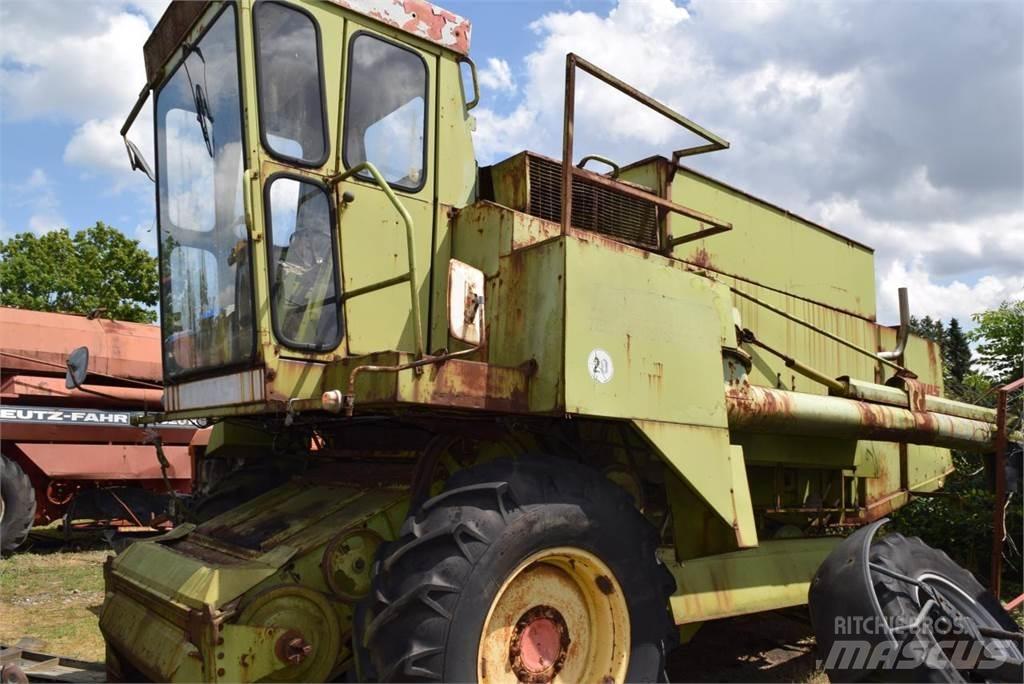 CLAAS Dominator 80 Combine de secerat
