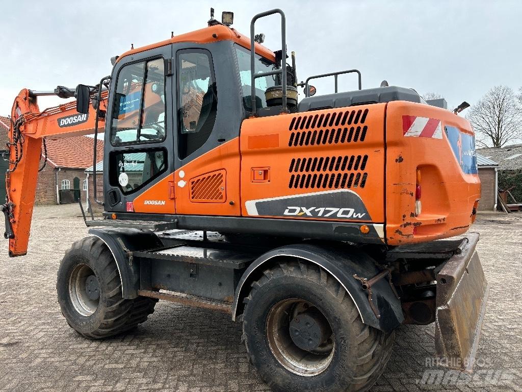Doosan DX 170 W Excavatoare cu roti