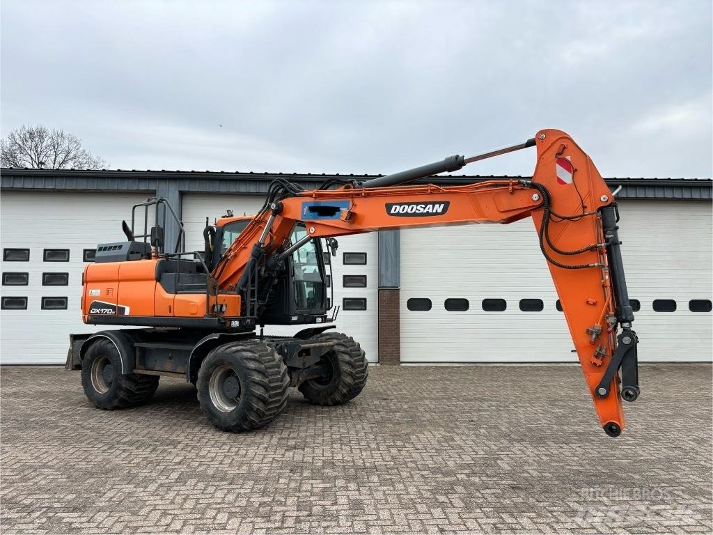 Doosan DX 170 W Excavatoare cu roti