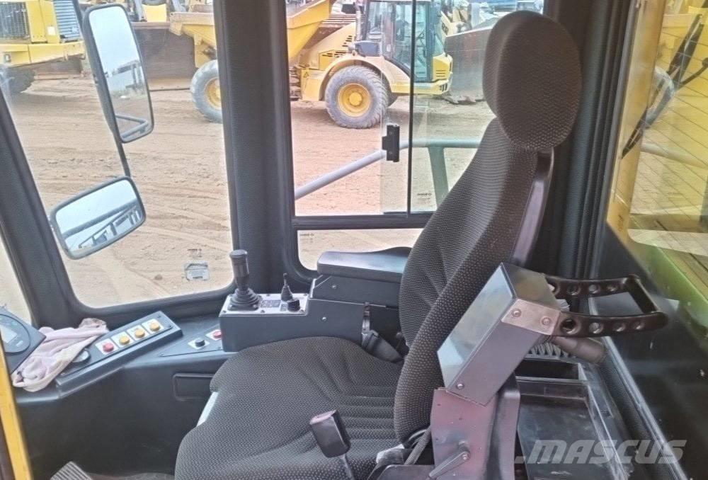 Bomag BC 772 RB-2 Compactoare deseuri