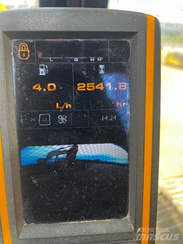 JCB JS 220 N LC Excavatoare pe șenile
