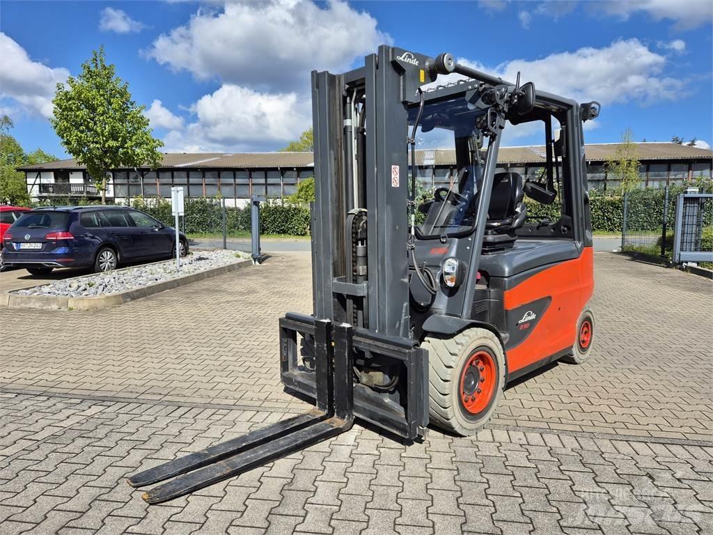 Linde E50HL-01 Stivuitor electric