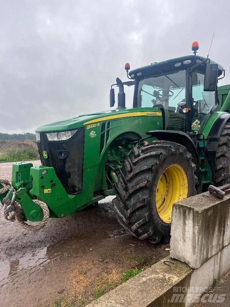 John Deere 8320R Tractoare