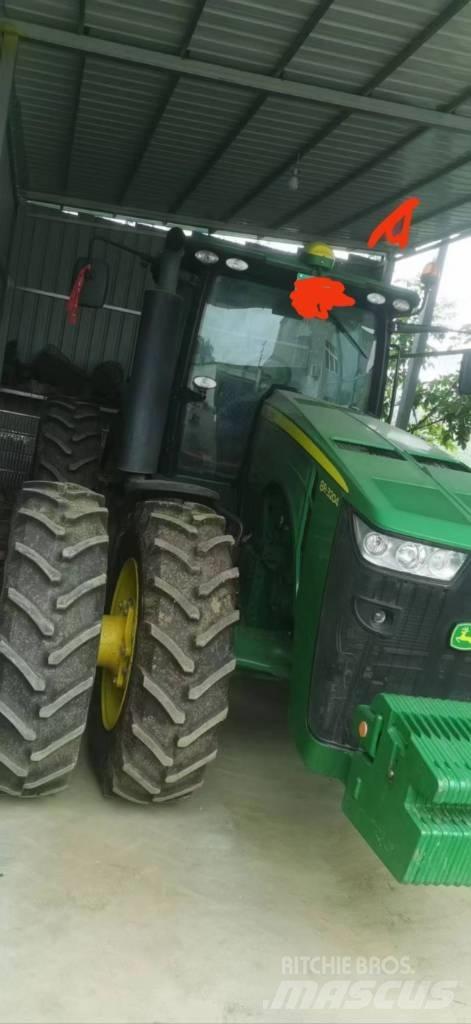John Deere 8R·3204 Tractoare