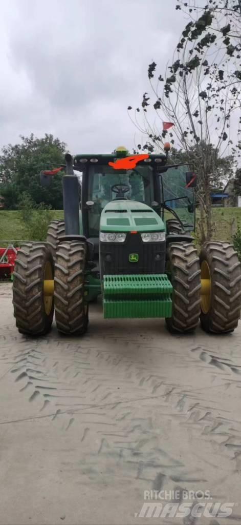 John Deere 8R·3204 Tractoare