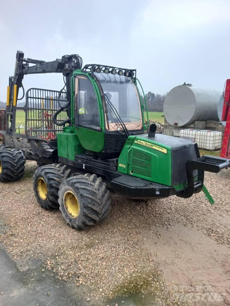 John Deere 810E Transportoare