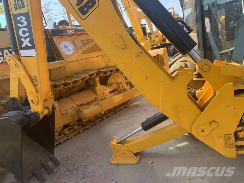 JCB 3 CX Incarcator pe pneuri