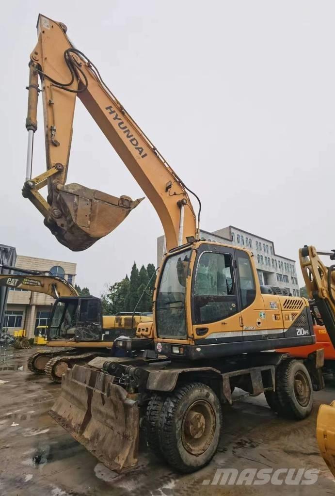 Hyundai R210W-9 Excavatoare cu roti