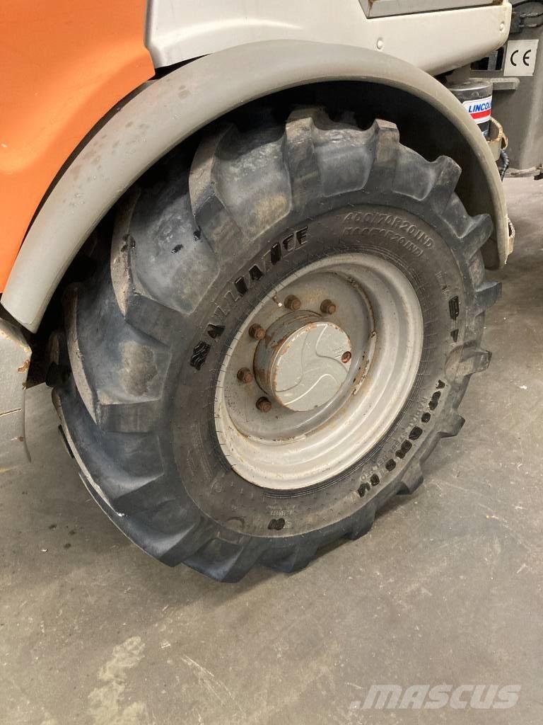 Atlas 65 Incarcator pe pneuri