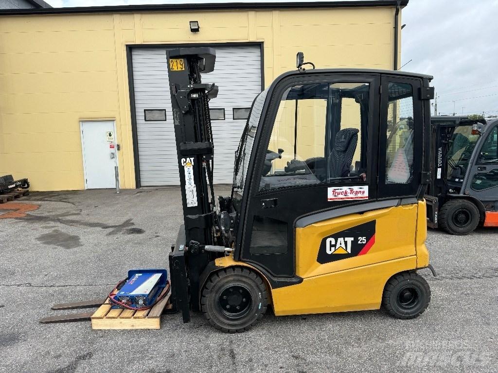 CAT EP25CN Stivuitor electric