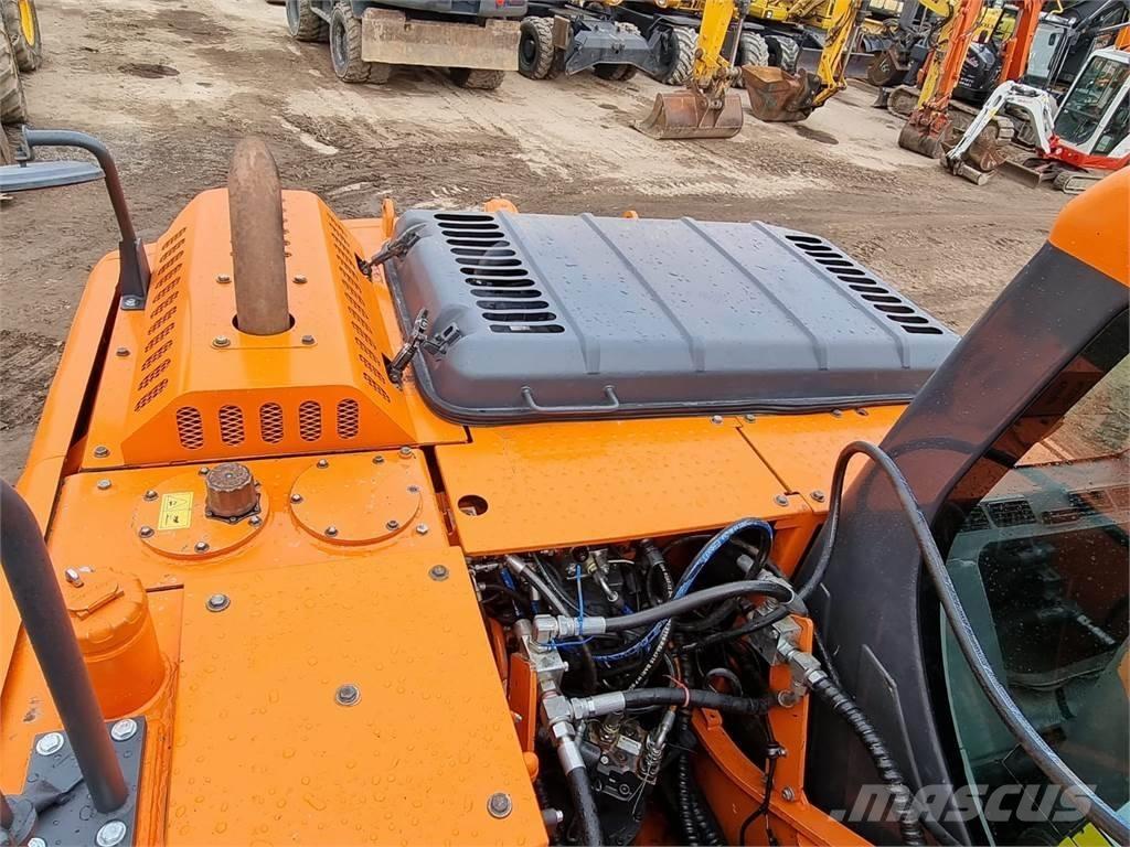 Doosan DX 140 LC-3 Excavatoare pe șenile
