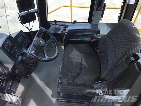 CAT 826G Compactoare deseuri