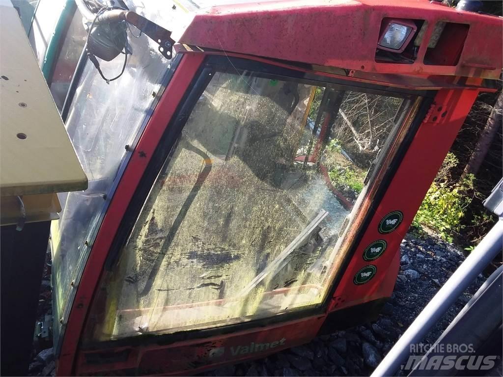 Valmet 941 Cabine si interior