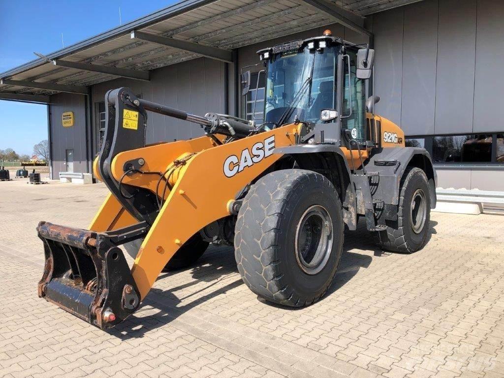 CASE 921G Incarcator pe pneuri