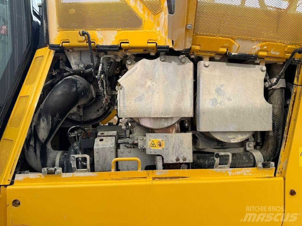 Komatsu D65PXi-18 Buldozere pe senile