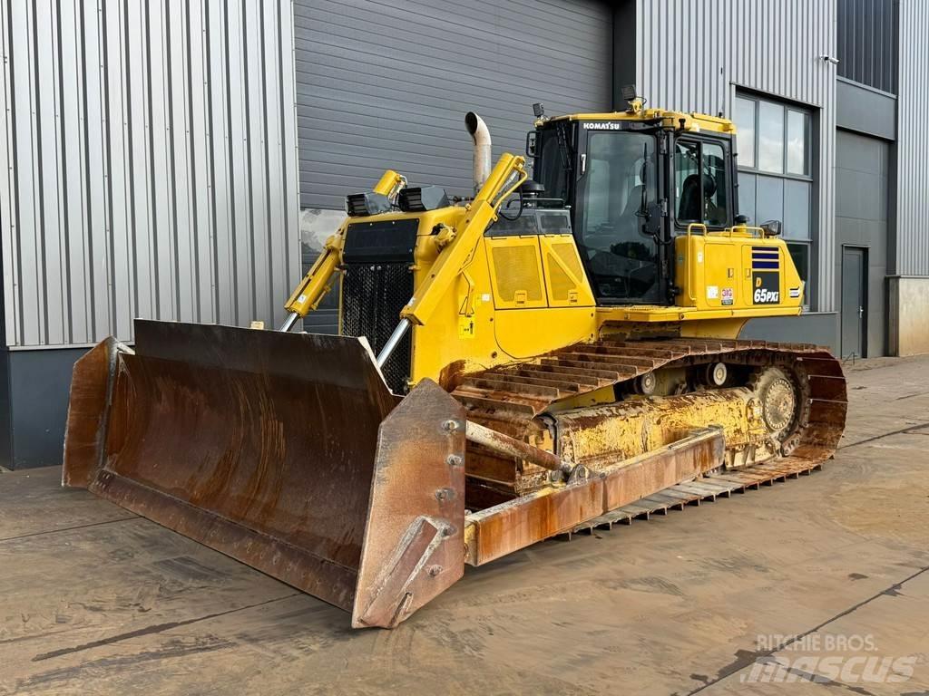 Komatsu D65PXi-18 Buldozere pe senile