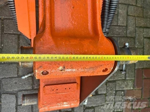 Hitachi ZX 135 Excavatoare pe șenile
