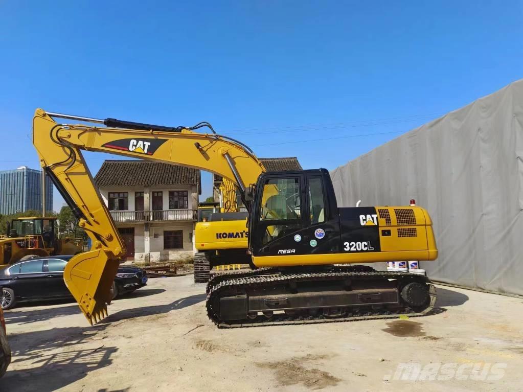 CAT 320 Excavatoare pe șenile
