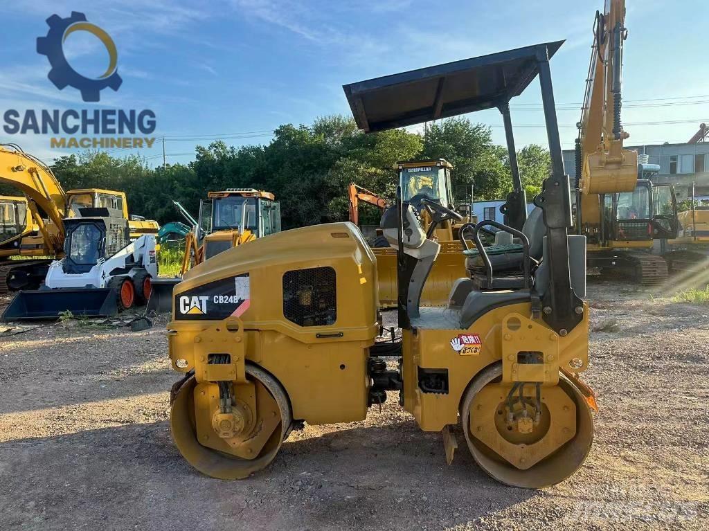 CAT CB 24 B Cilindri compactori dubli