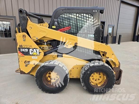 CAT 242D Mini incarcator