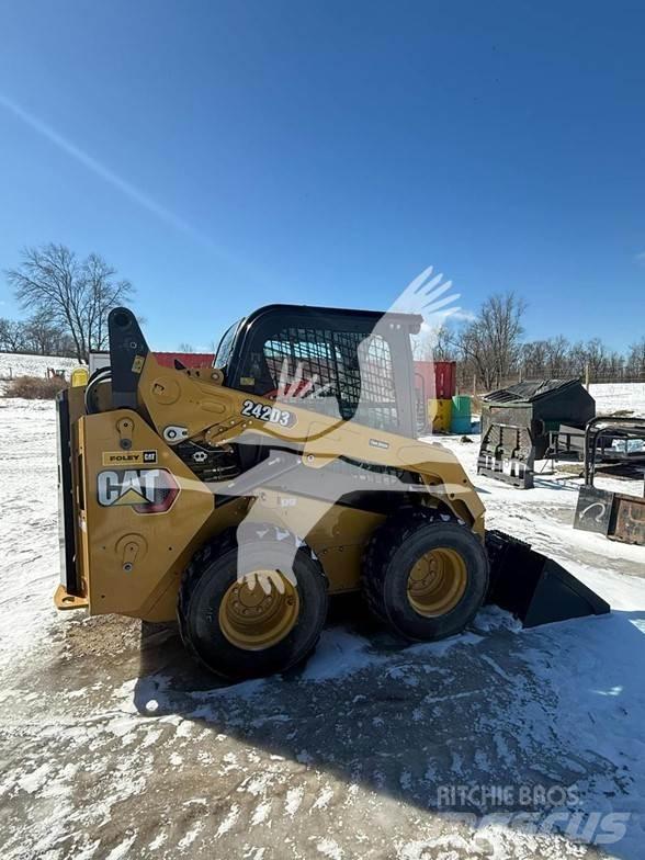 CAT 242D3 Mini incarcator
