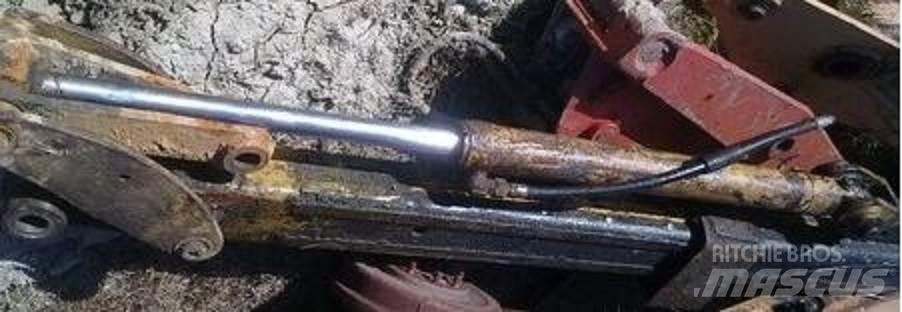 CAT 428 Lança Sasiuri si suspensii