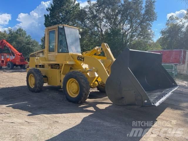 CASE 621 Incarcator pe pneuri