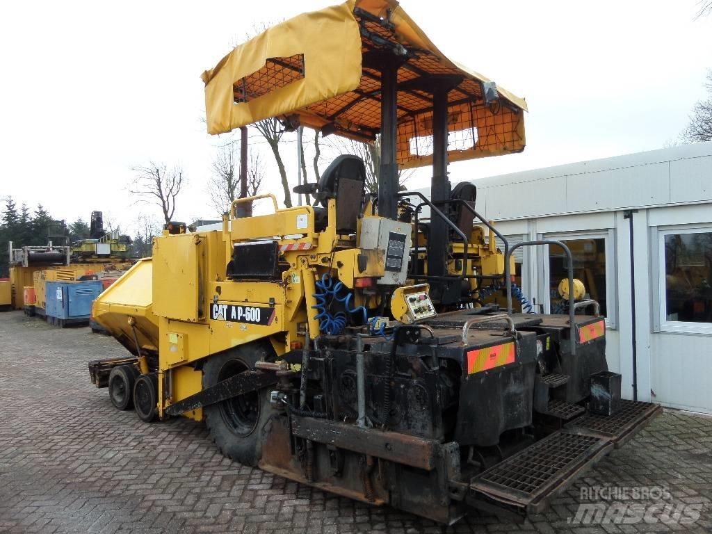 CAT AP 600 Pavatoare asfalt