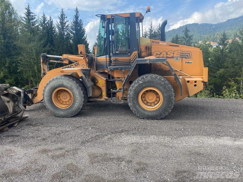 CASE 621 C Incarcator pe pneuri