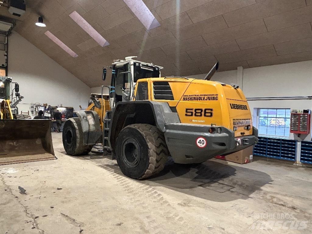 Liebherr L 586 Incarcator pe pneuri