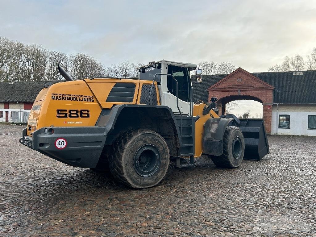 Liebherr L 586 Incarcator pe pneuri