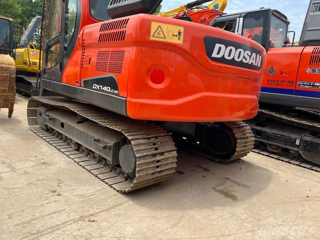 Doosan DX140 Excavatoare pe șenile
