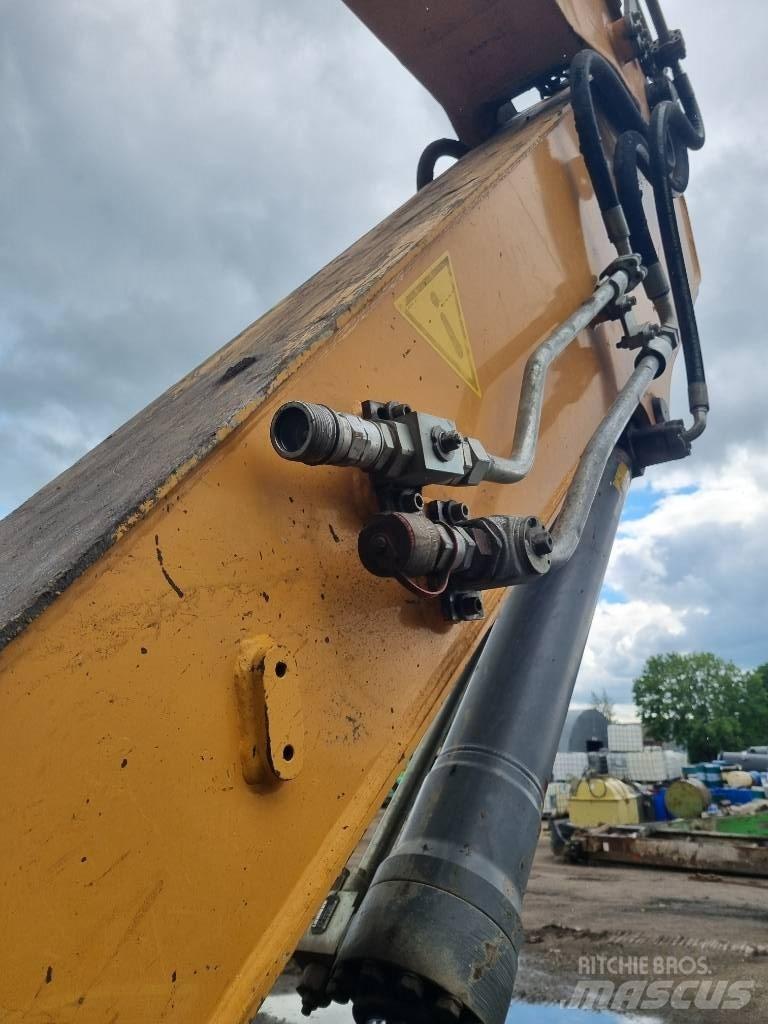 Liebherr R 922 Excavatoare pe șenile
