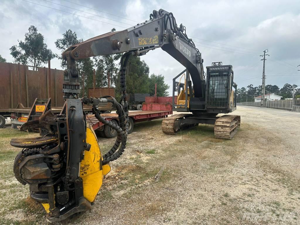 Volvo 220 E Combine forestiere